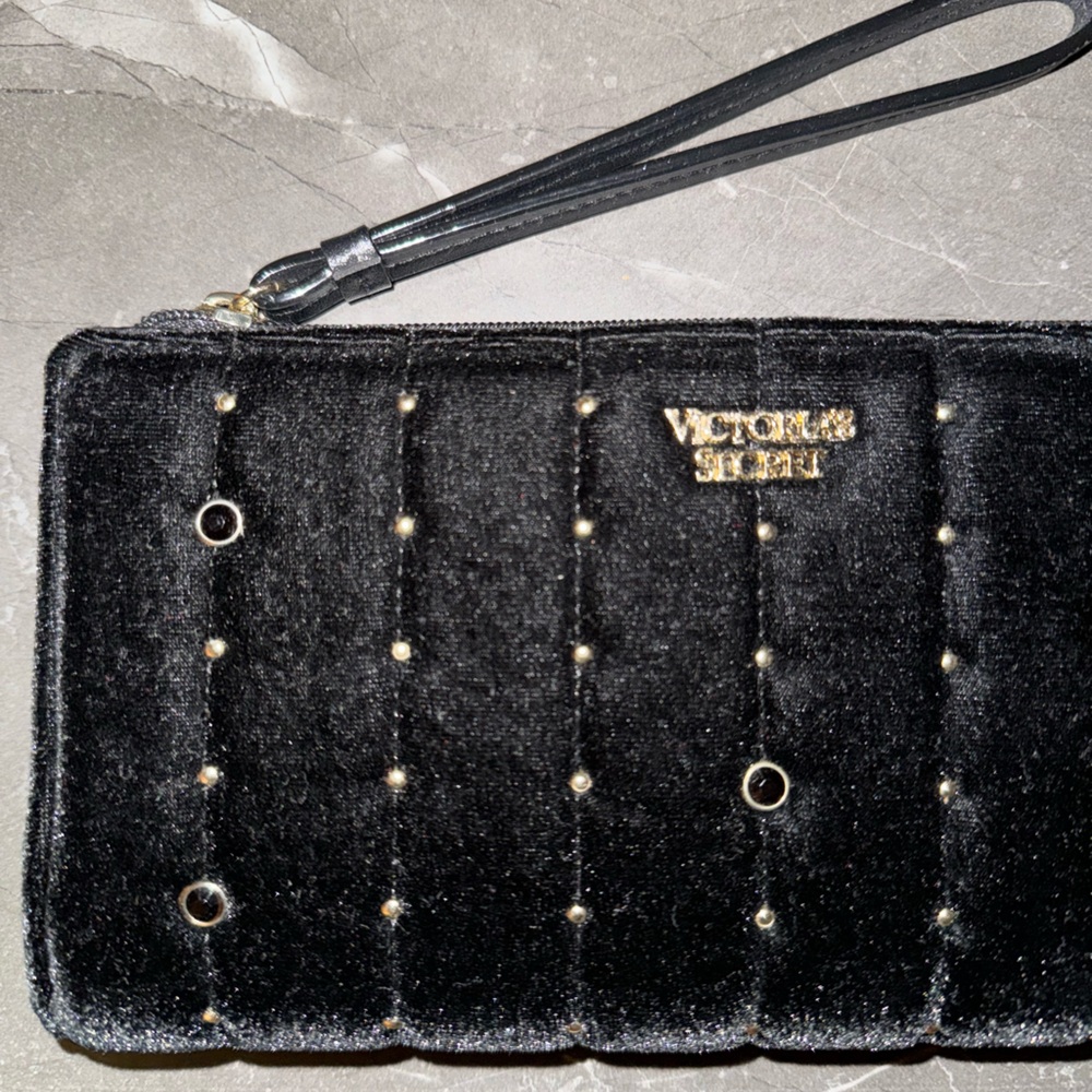 NWOT VICTORIA’S SECRET CLUTCH! - Picture 4 of 4